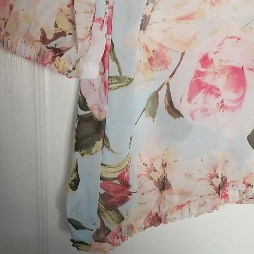 Floral Blouse, Spring 🌷 - Picture 3 of 5